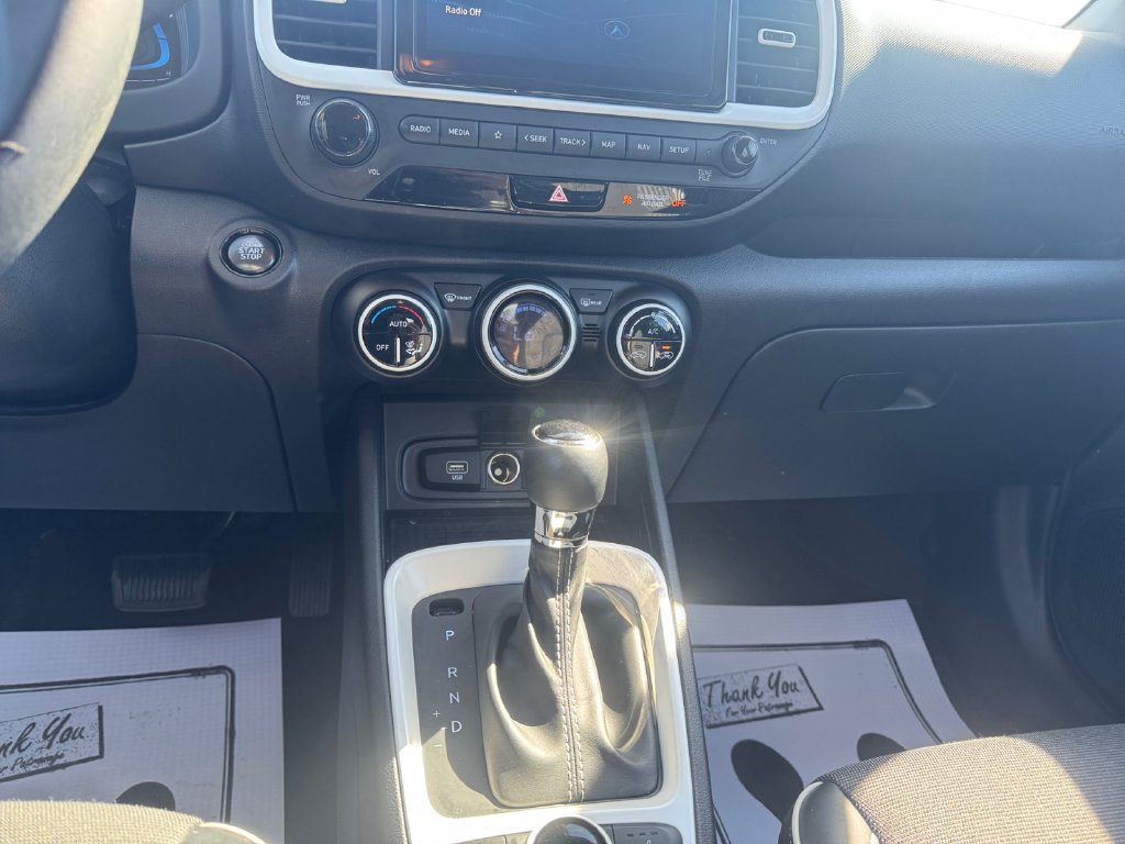 Used 2025 Hyundai Venue Limited FWD image 11
