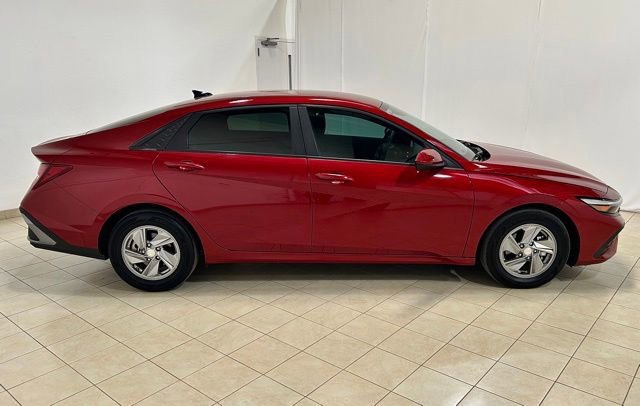 Used 2024 Hyundai Elantra SE FWD image 6