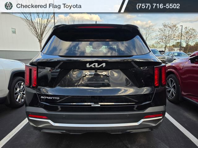 Used 2024 Kia Sorento S image 5