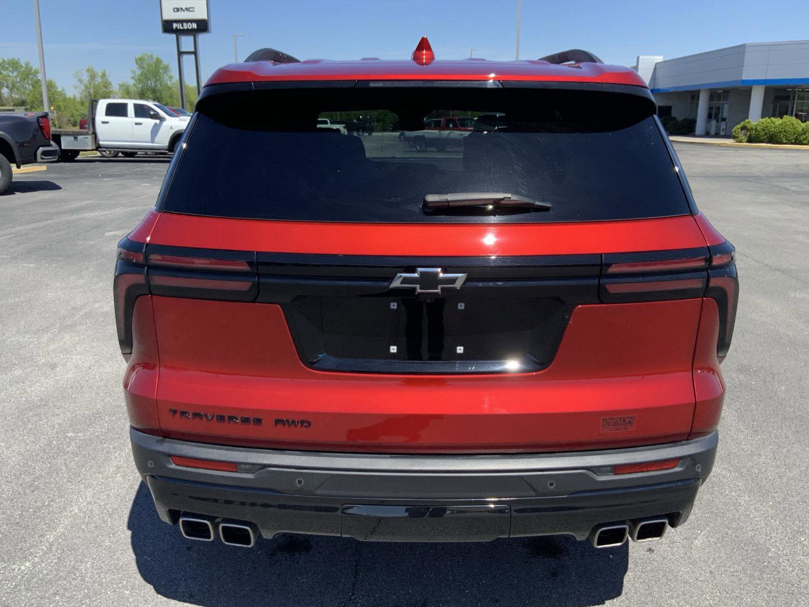 Used 2025 Chevrolet Traverse LT w/ Midnight/Sport Edition AWD/4WD image 10