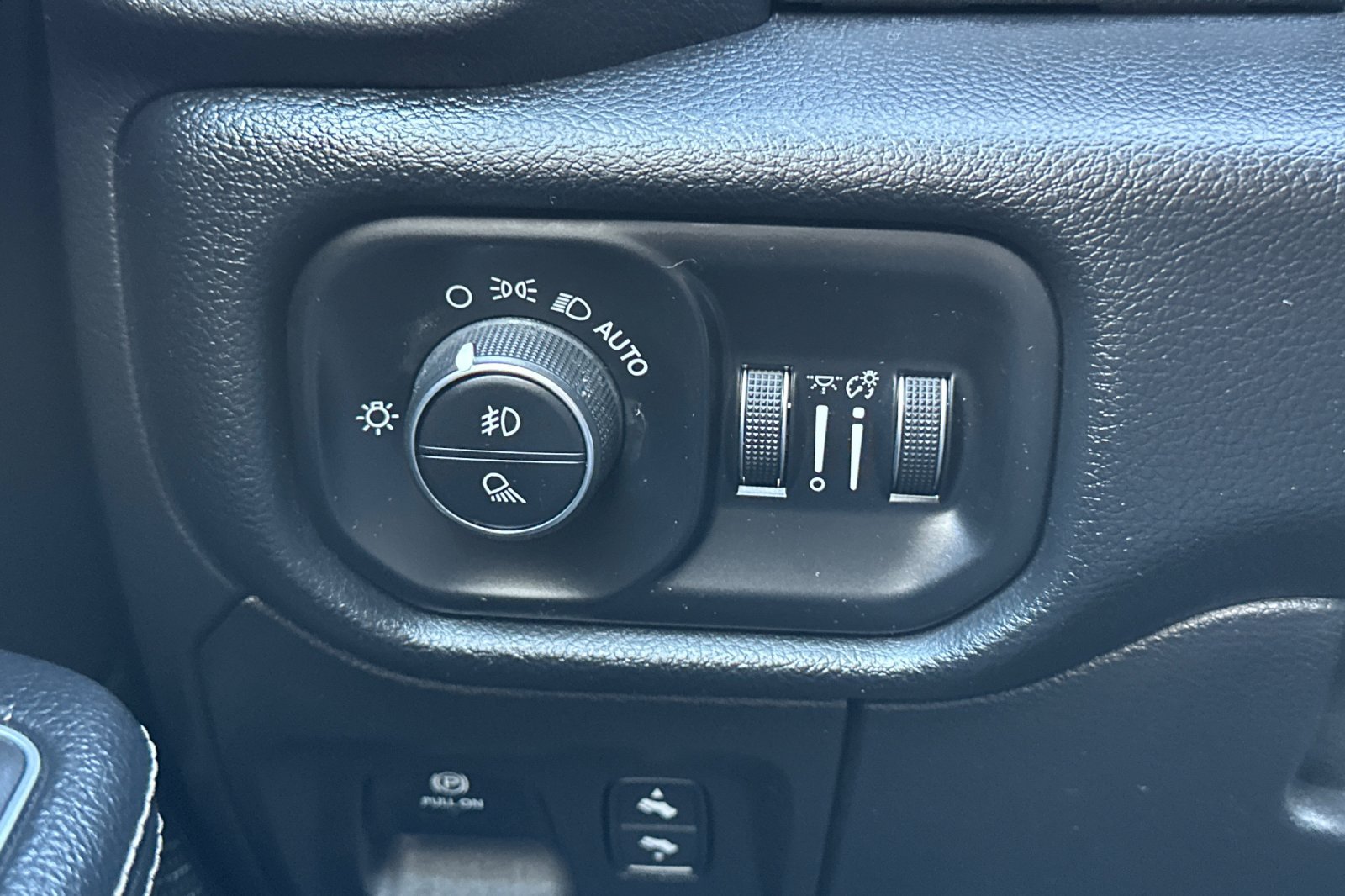 Used 2021 RAM 1500 Laramie AWD/4WD image 41