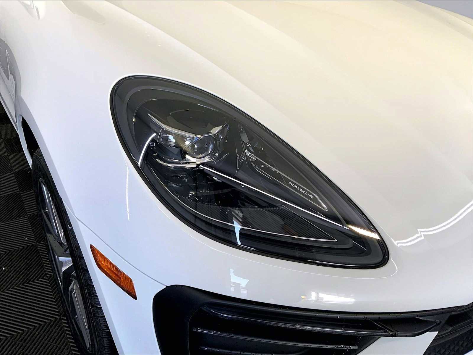 New 2026 Porsche Macan AWD/4WD image 12