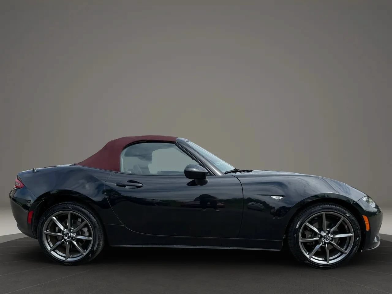 Used 2018 MAZDA MX-5 Miata Grand Touring RWD image 3