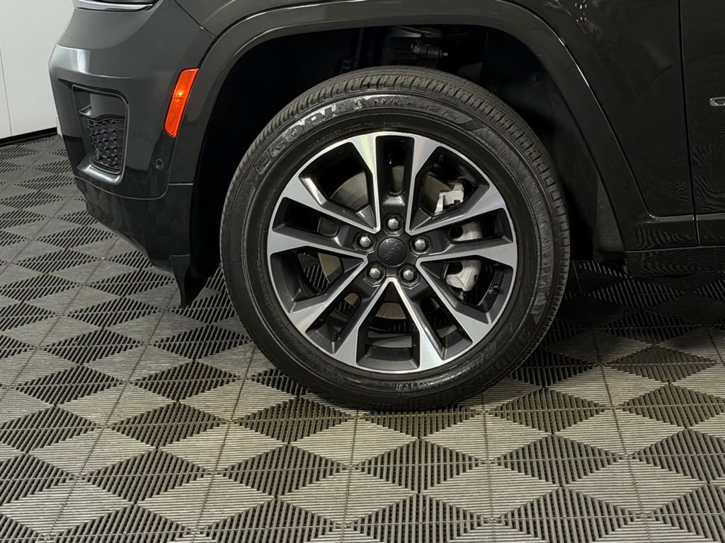 Certified 2023 Jeep Grand Cherokee L Overland w/ Rear Seat Video Group I AWD/4WD image 11
