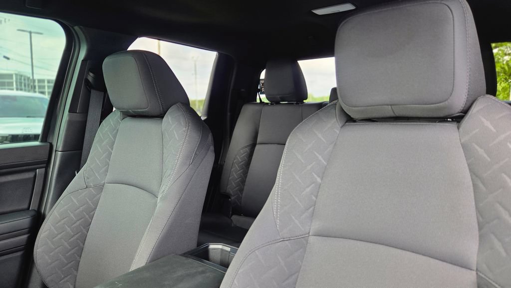 Used 2025 Toyota Tacoma SR5 AWD/4WD image 15