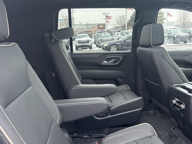Used 2023 GMC Yukon XL SLT w/ SLT Premium Package image 17