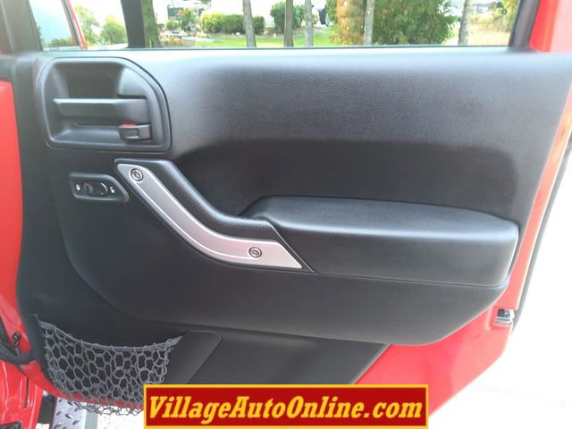 Used 2012 Jeep Wrangler Rubicon w/ PWR Convenience Group image 26