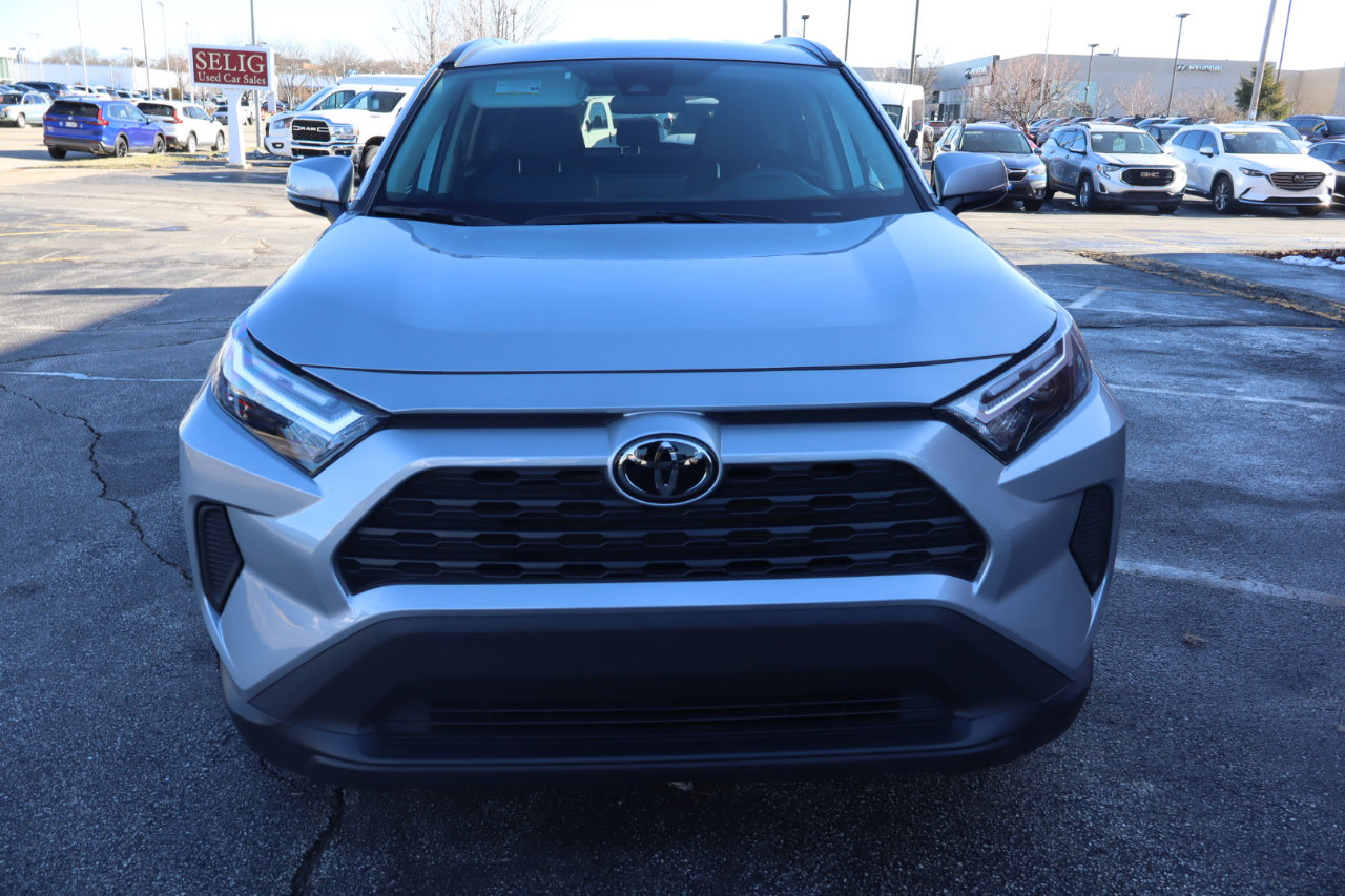 Used 2022 Toyota RAV4 XLE image 2