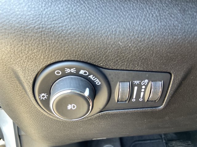 Used 2024 Jeep Compass Latitude AWD/4WD image 43