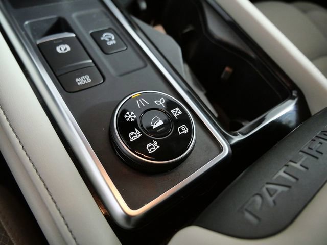 Used 2024 Nissan Pathfinder SV AWD/4WD image 24