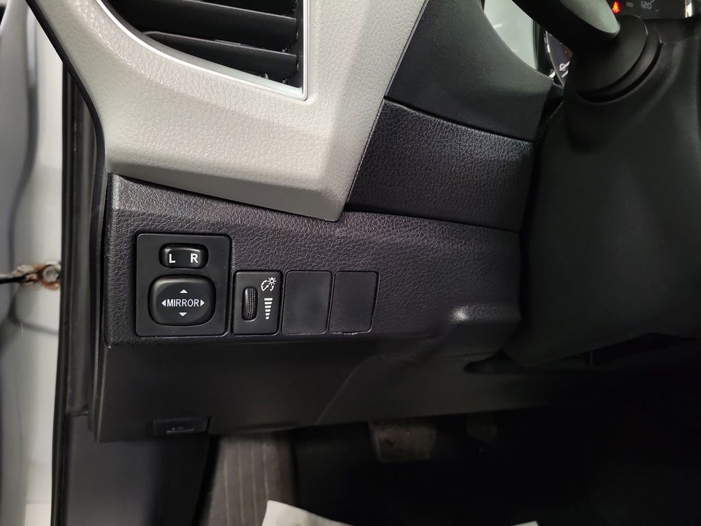 Used 2015 Toyota Corolla LE image 19