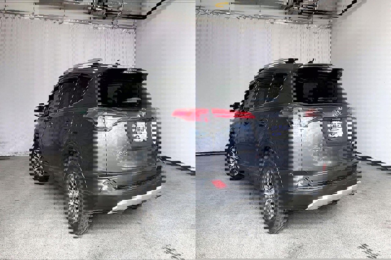 Used 2018 Toyota RAV4 XLE image 5