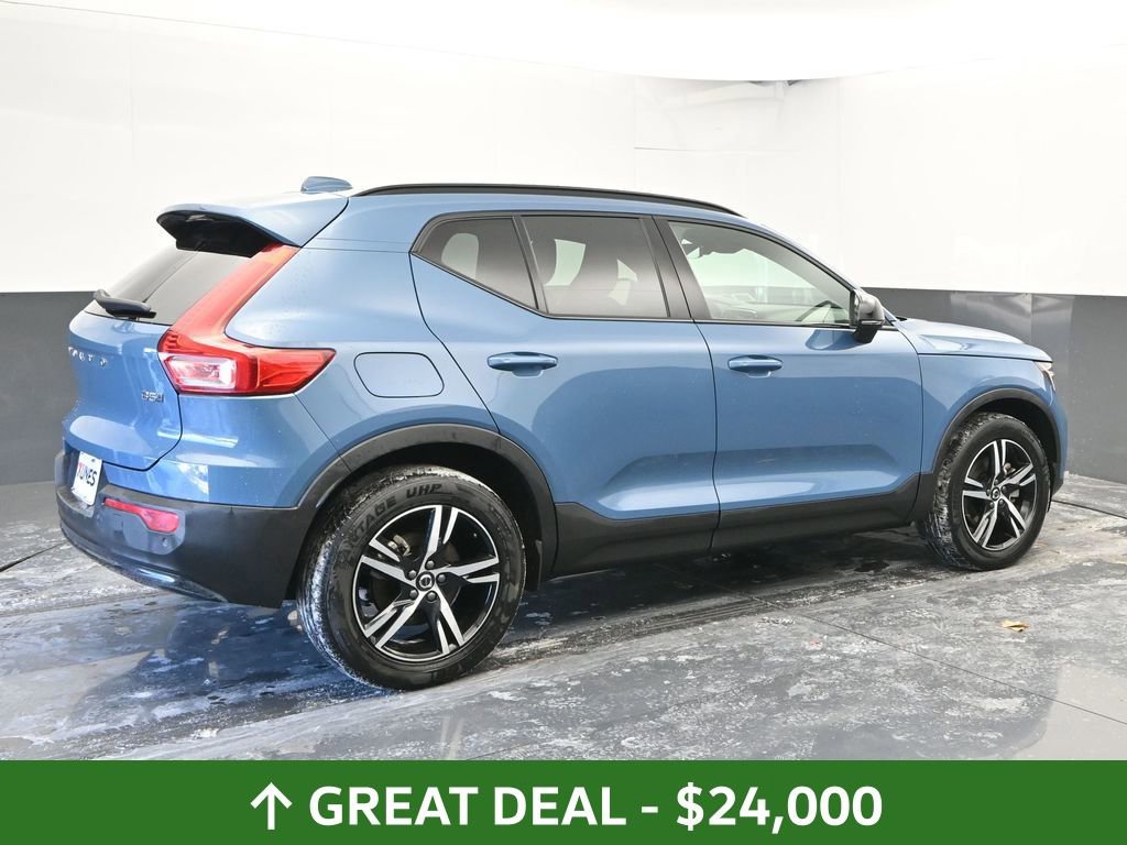 Used 2024 Volvo XC40 B5 Core image 11