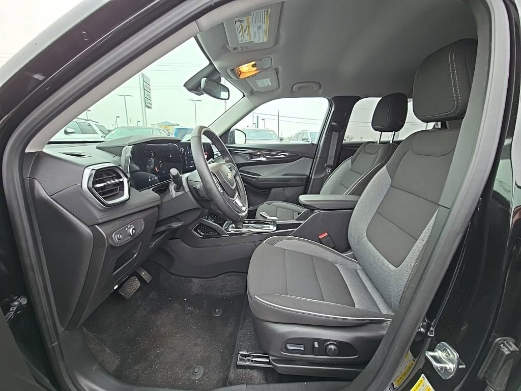 Used 2025 Chevrolet TrailBlazer LT w/ Convenience Package image 11