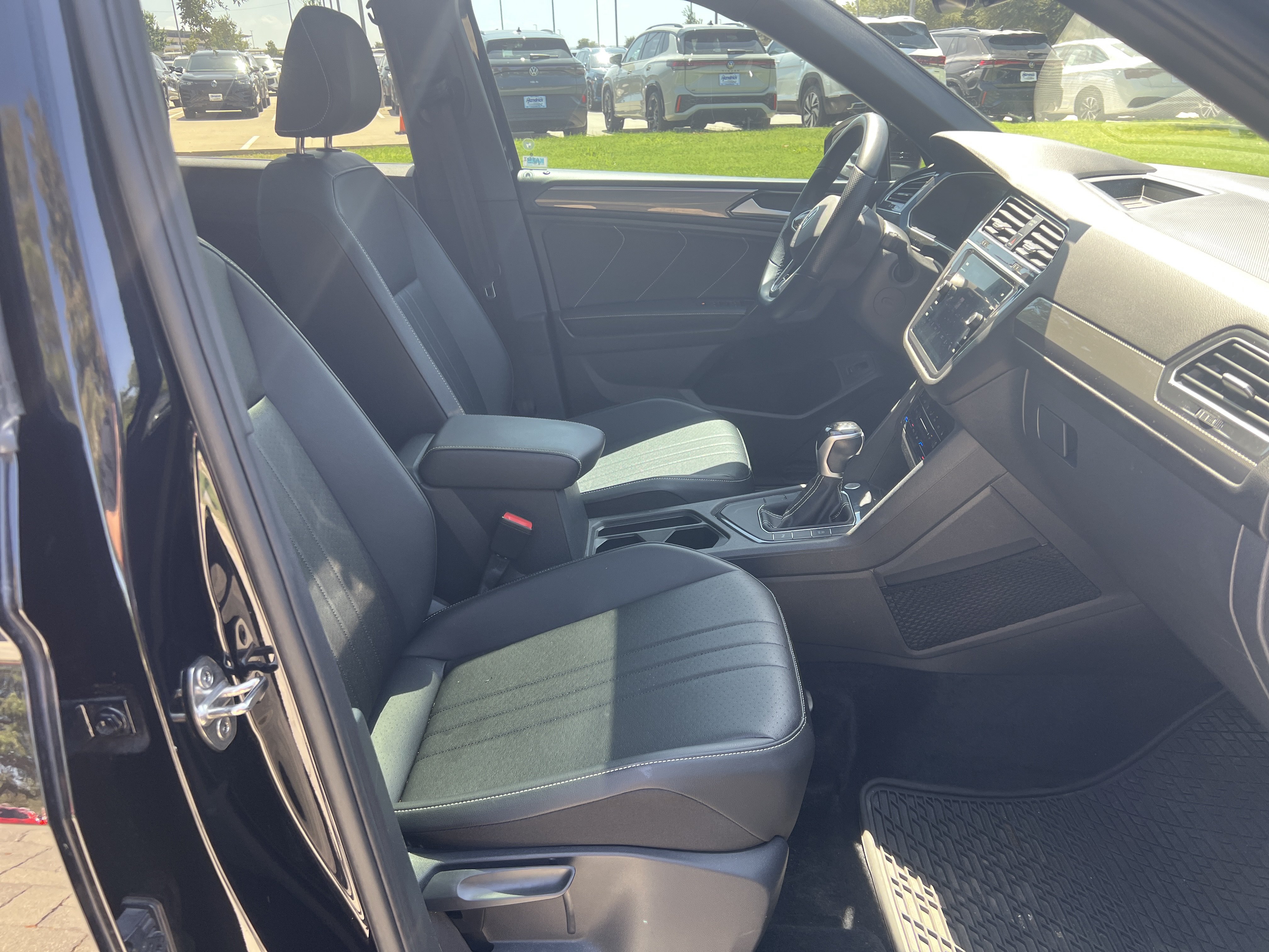 Used 2023 Volkswagen Tiguan SE R-Line FWD image 27