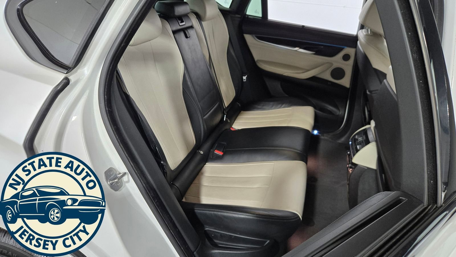 Used 2017 BMW X6 xDrive50i w/ Executive Package image 36