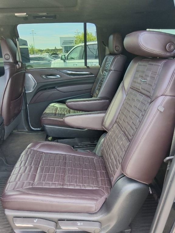 Used 2023 Cadillac Escalade ESV Sport Platinum w/ LPO, ONYX Package AWD/4WD image 18