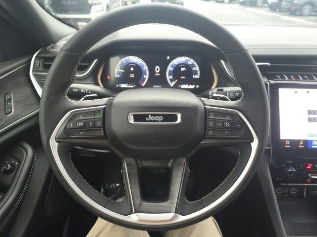 Certified 2024 Jeep Grand Cherokee Limited w/ Luxury Tech Group II AWD/4WD image 16