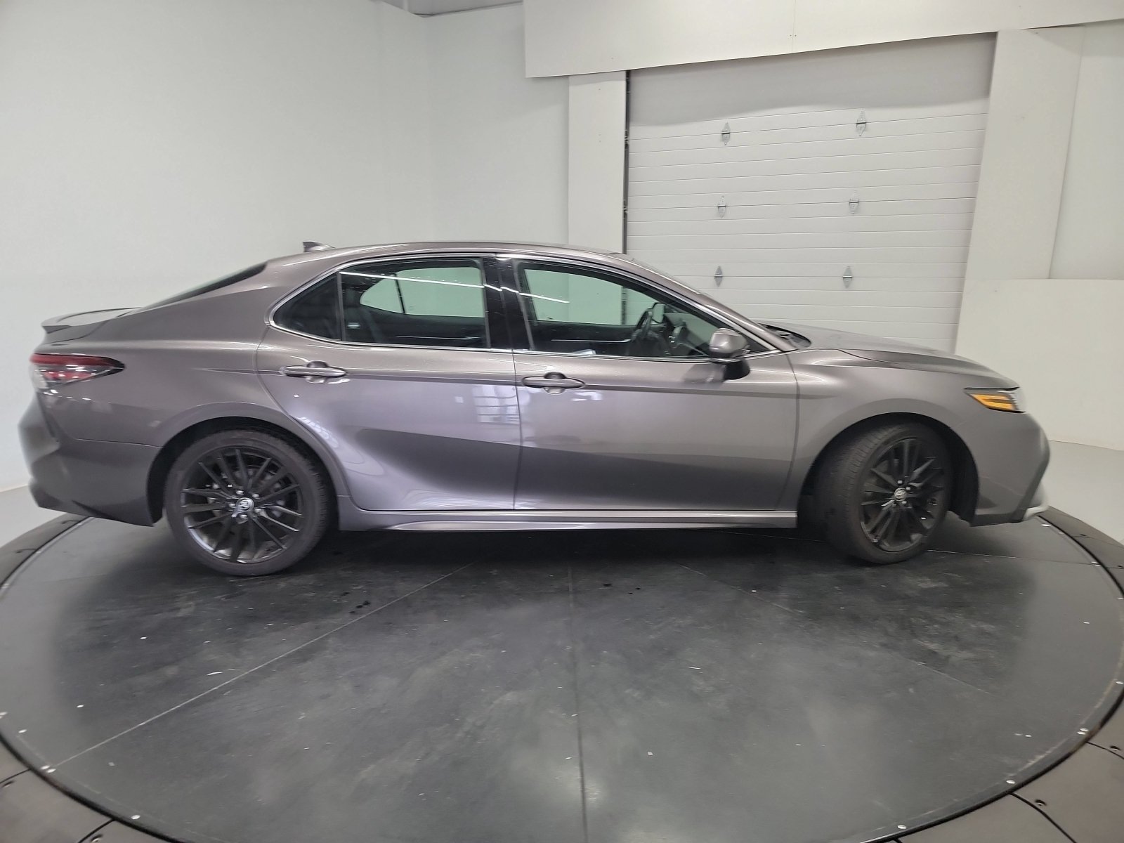 Used 2023 Toyota Camry XSE FWD image 11