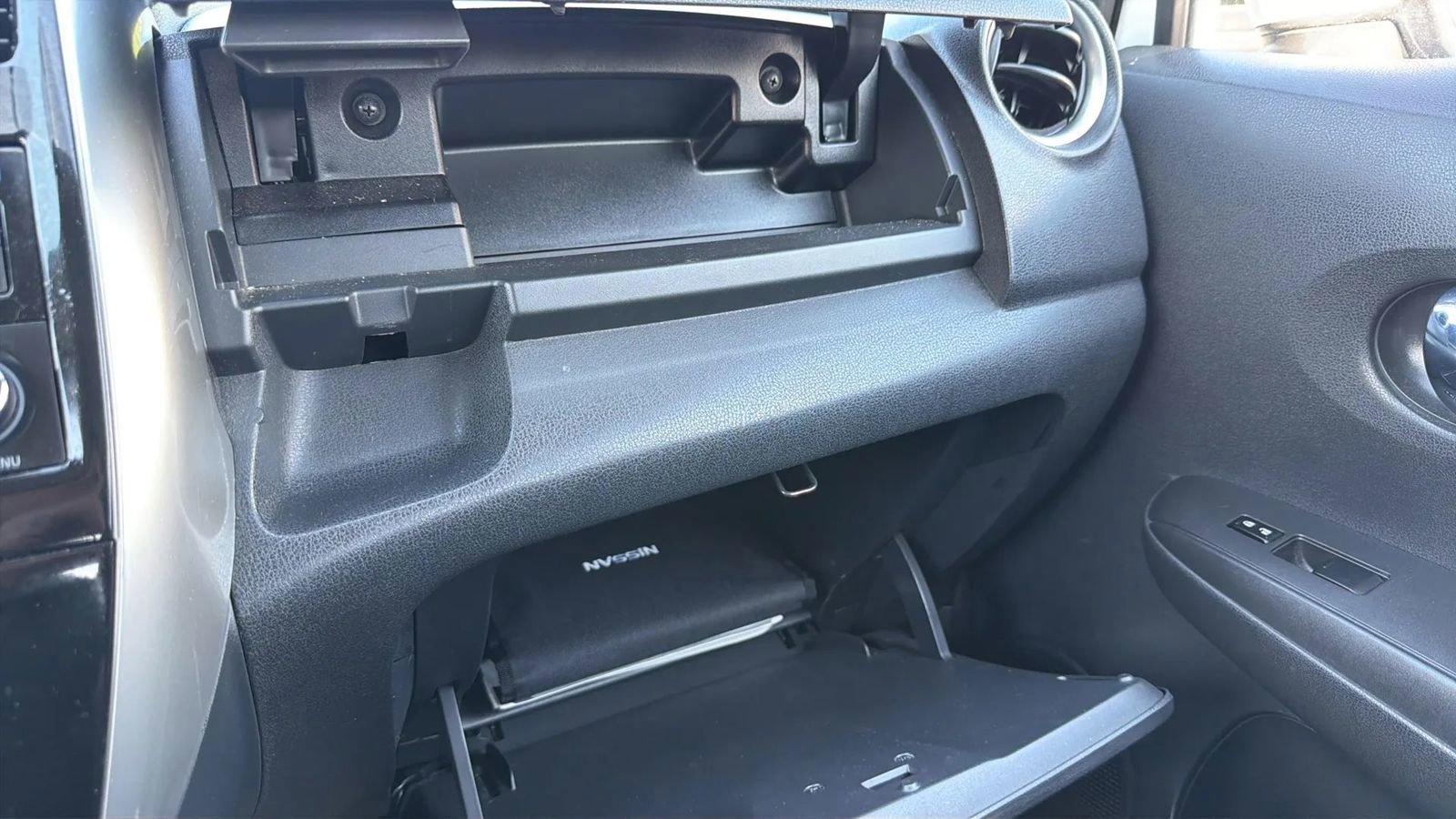 Used 2015 Nissan Versa Note SV FWD image 30
