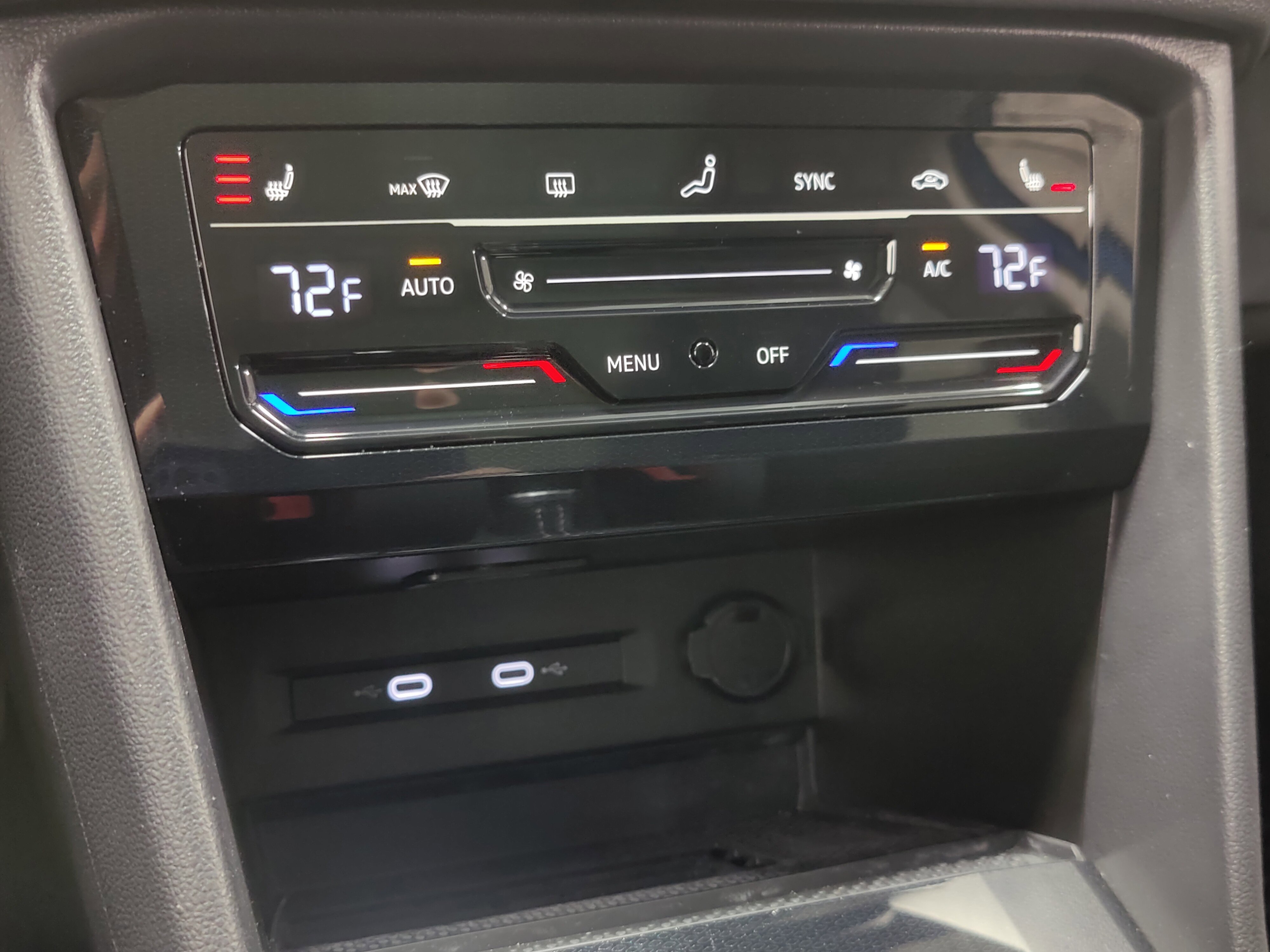 Used 2025 Volkswagen Taos SE AWD/4WD image 19