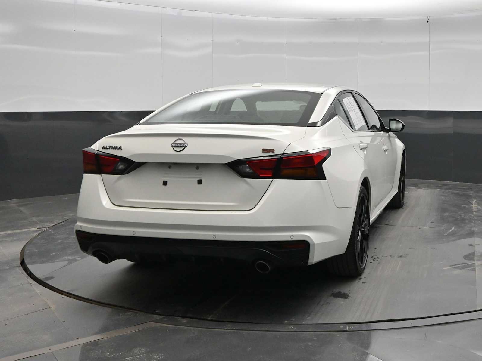Used 2025 Nissan Altima 2.5 SR FWD image 6