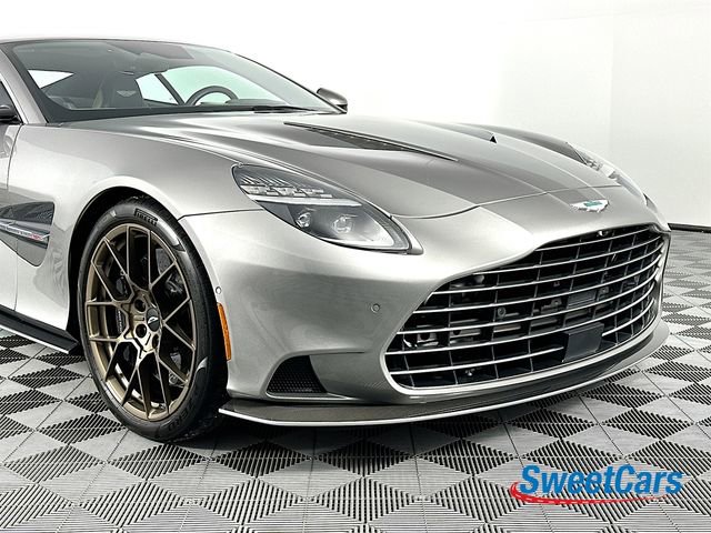 Used 2025 Aston Martin Vanquish image 45
