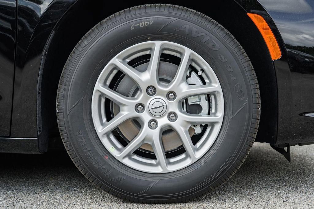 New 2025 Chrysler Pacifica Select FWD image 15