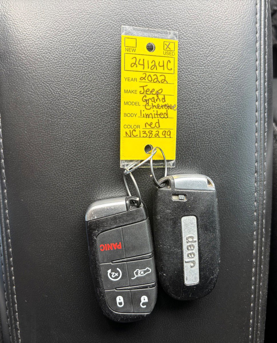 Used 2022 Jeep Grand Cherokee Limited image 47