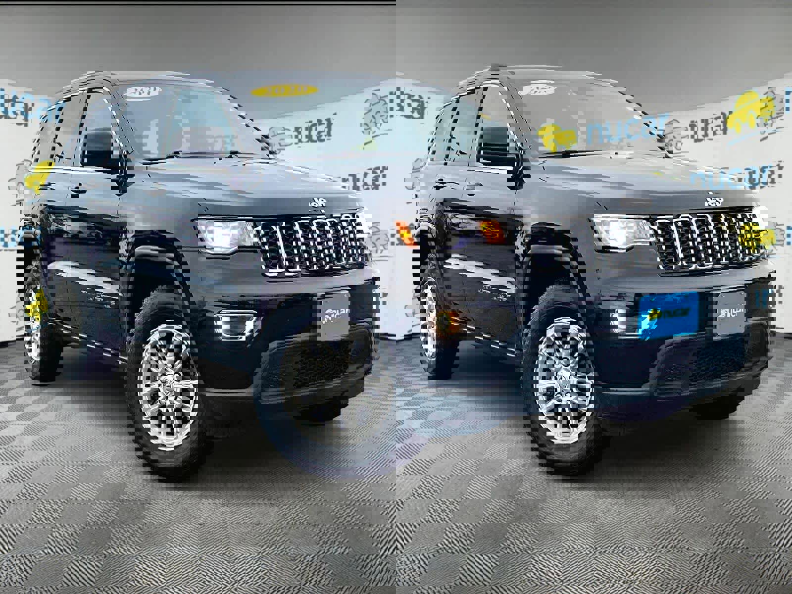 Used 2020 Jeep Grand Cherokee Laredo image 1