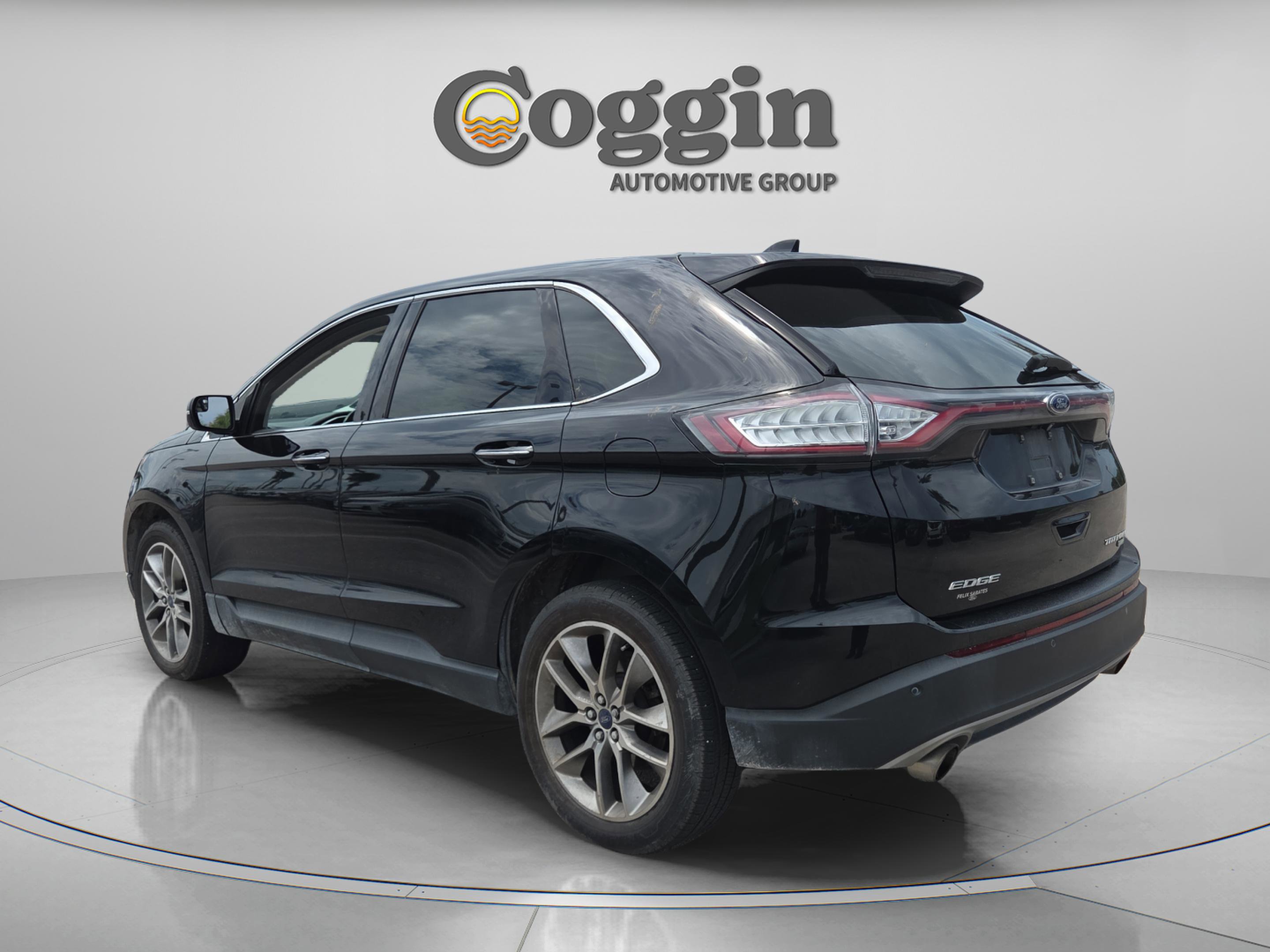 Used 2018 Ford Edge Titanium w/ Equipment Group 301A FWD image 3