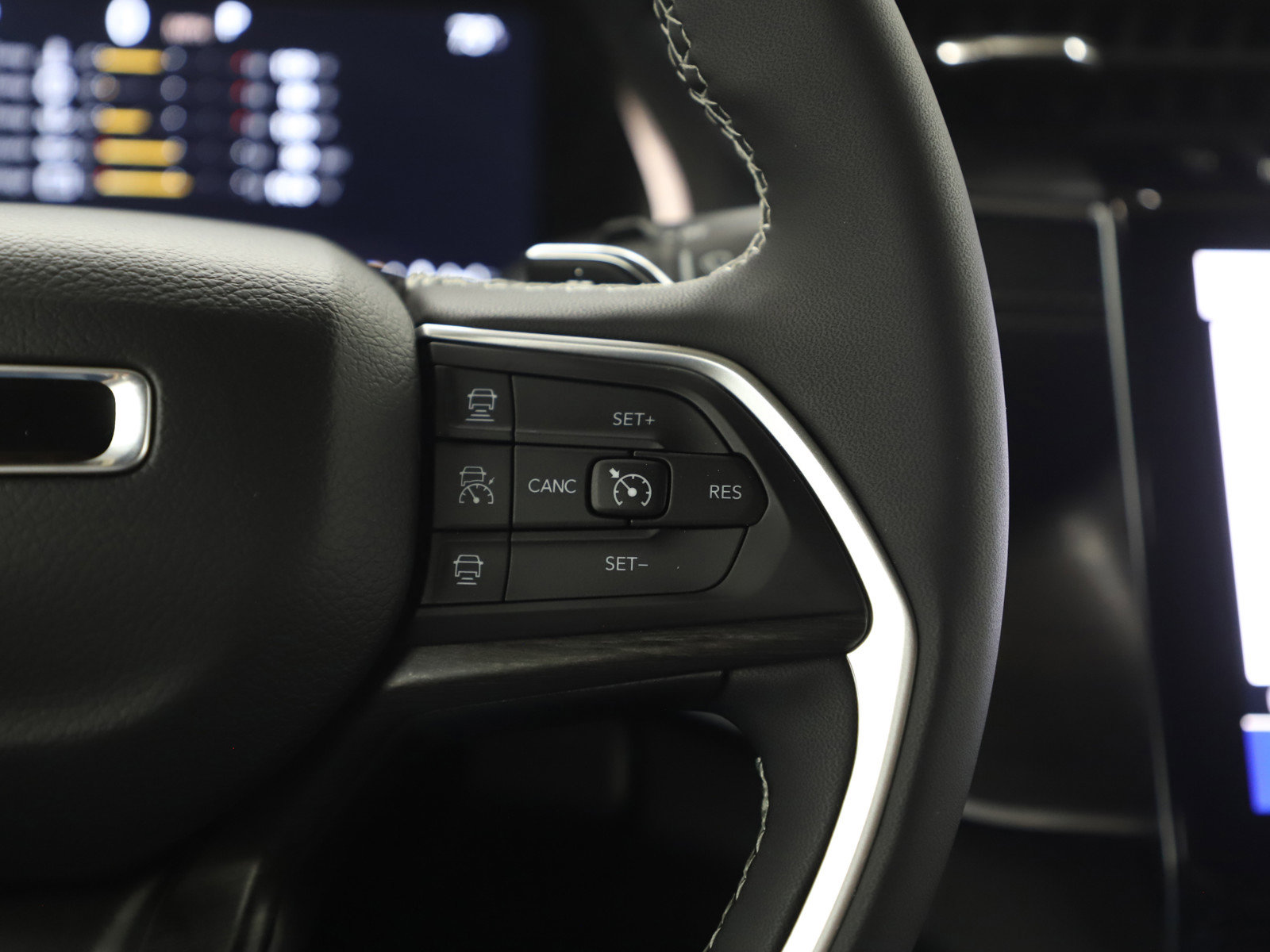 Used 2025 Jeep Grand Cherokee L Limited w/ Trailer Tow Package image 29