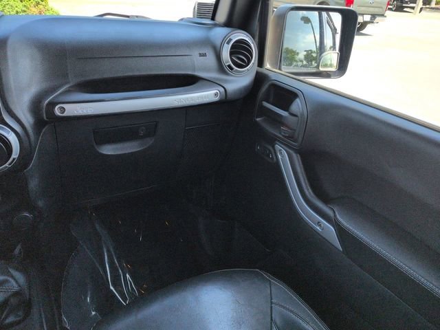 Used 2016 Jeep Wrangler Unlimited Rubicon AWD/4WD image 16