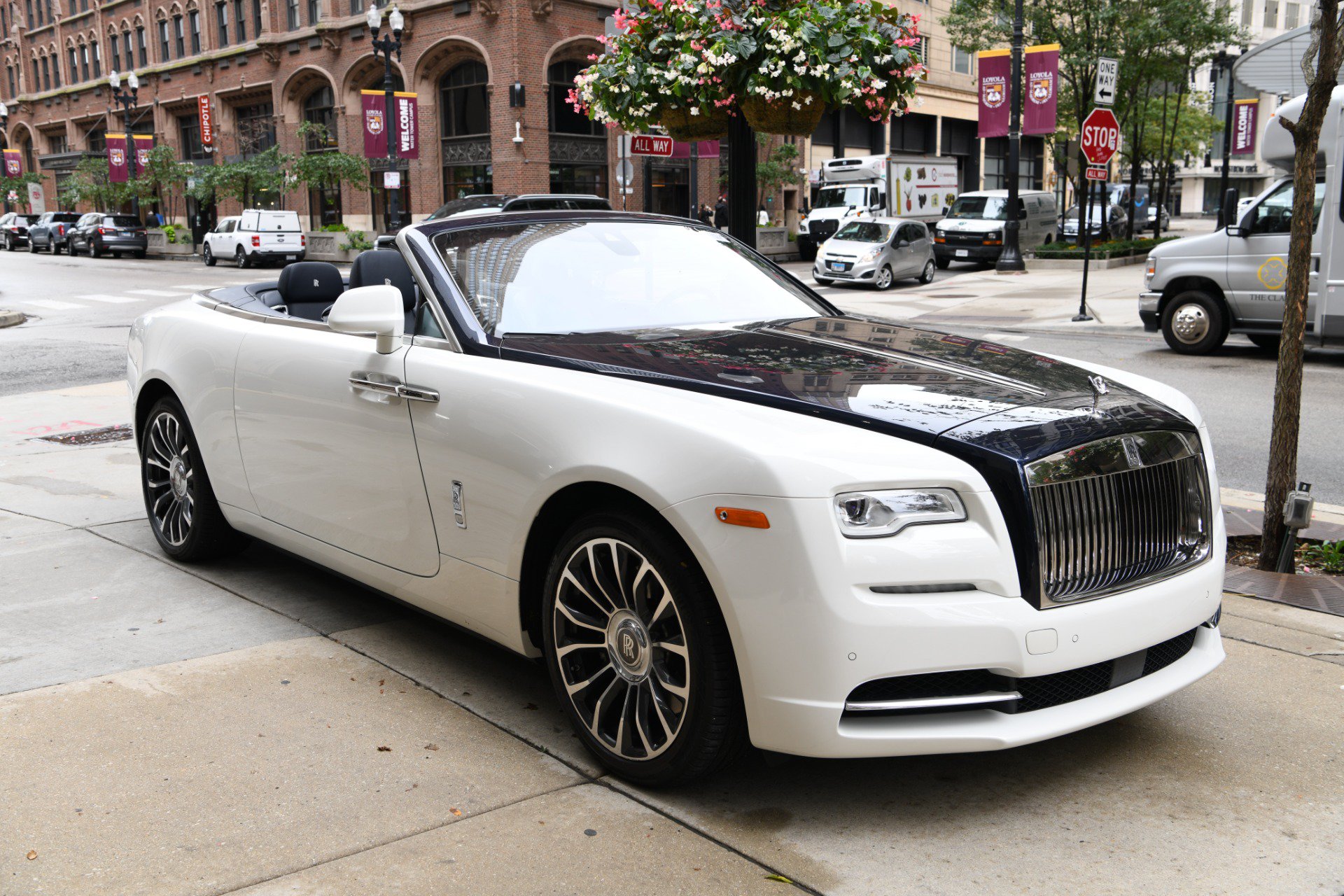 Used 2020 Rolls-Royce Dawn RWD image 3