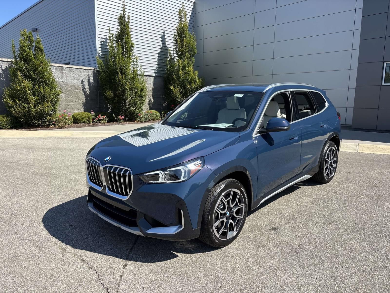 New 2026 BMW X1 xDrive28i w/ Technology Package AWD/4WD image 3
