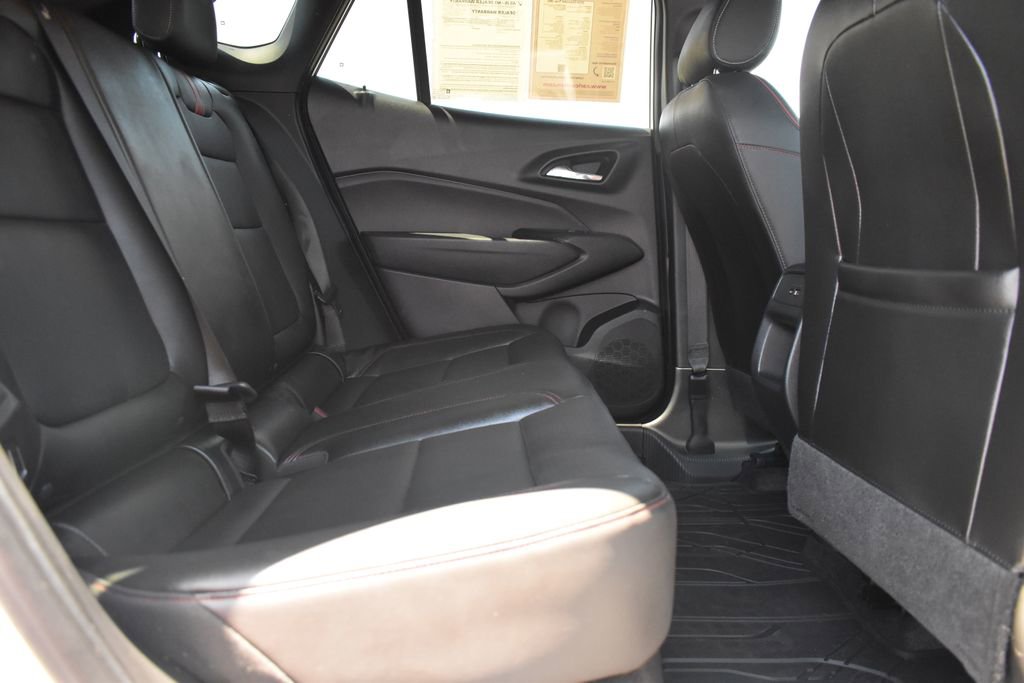 Used 2024 Chevrolet Trax RS w/ Sunroof Package FWD image 13
