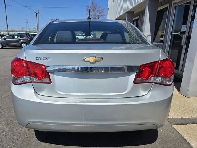 Used 2014 Chevrolet Cruze LS image 6