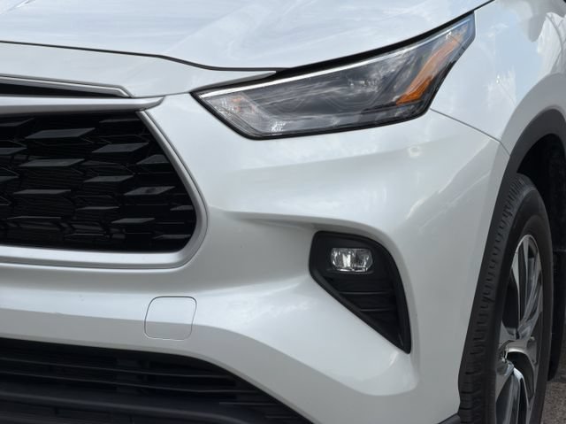 Used 2023 Toyota Highlander XLE AWD/4WD image 9