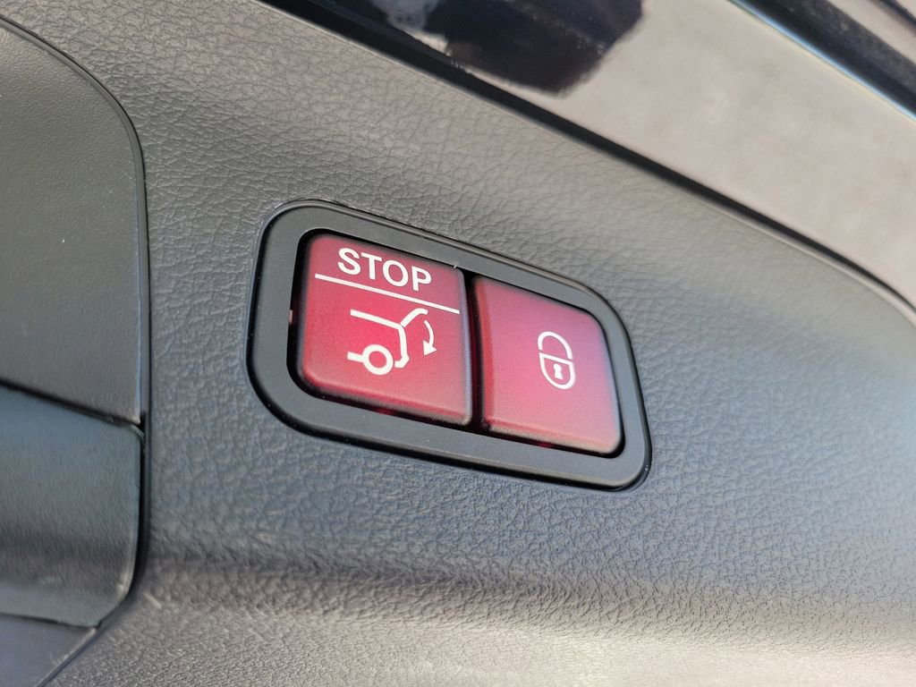 Used 2021 Mercedes-Benz GLS 450 4MATIC image 13
