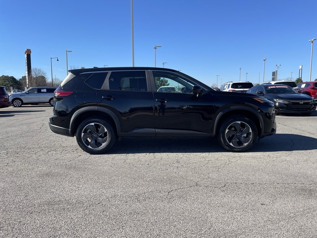 Used 2024 Nissan Rogue SV image 9