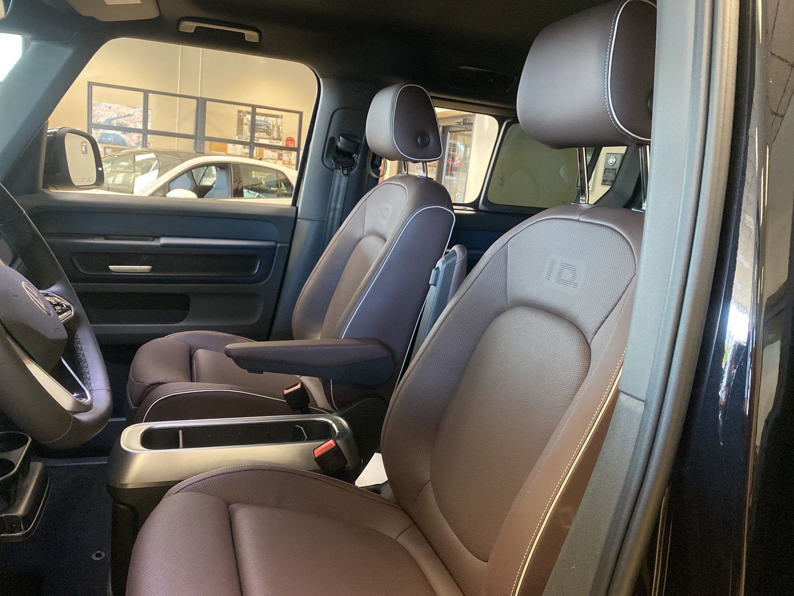 New 2025 Volkswagen ID. Buzz Pro S RWD image 8