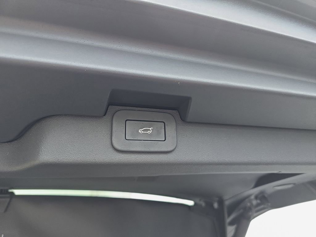 New 2026 Land Rover Discovery Dynamic SE image 14