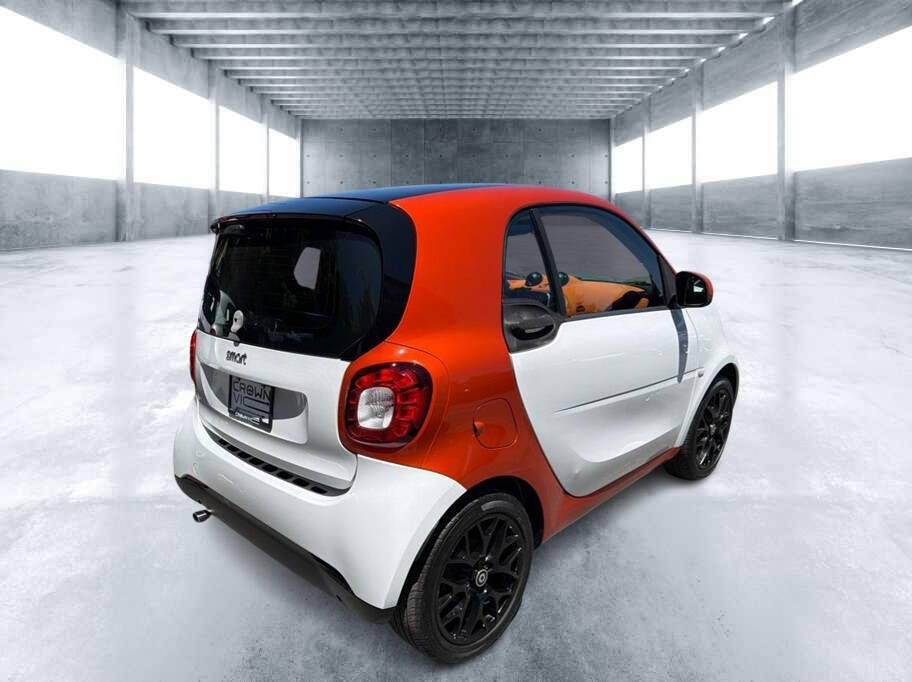 Used 2016 smart fortwo pure RWD image 2