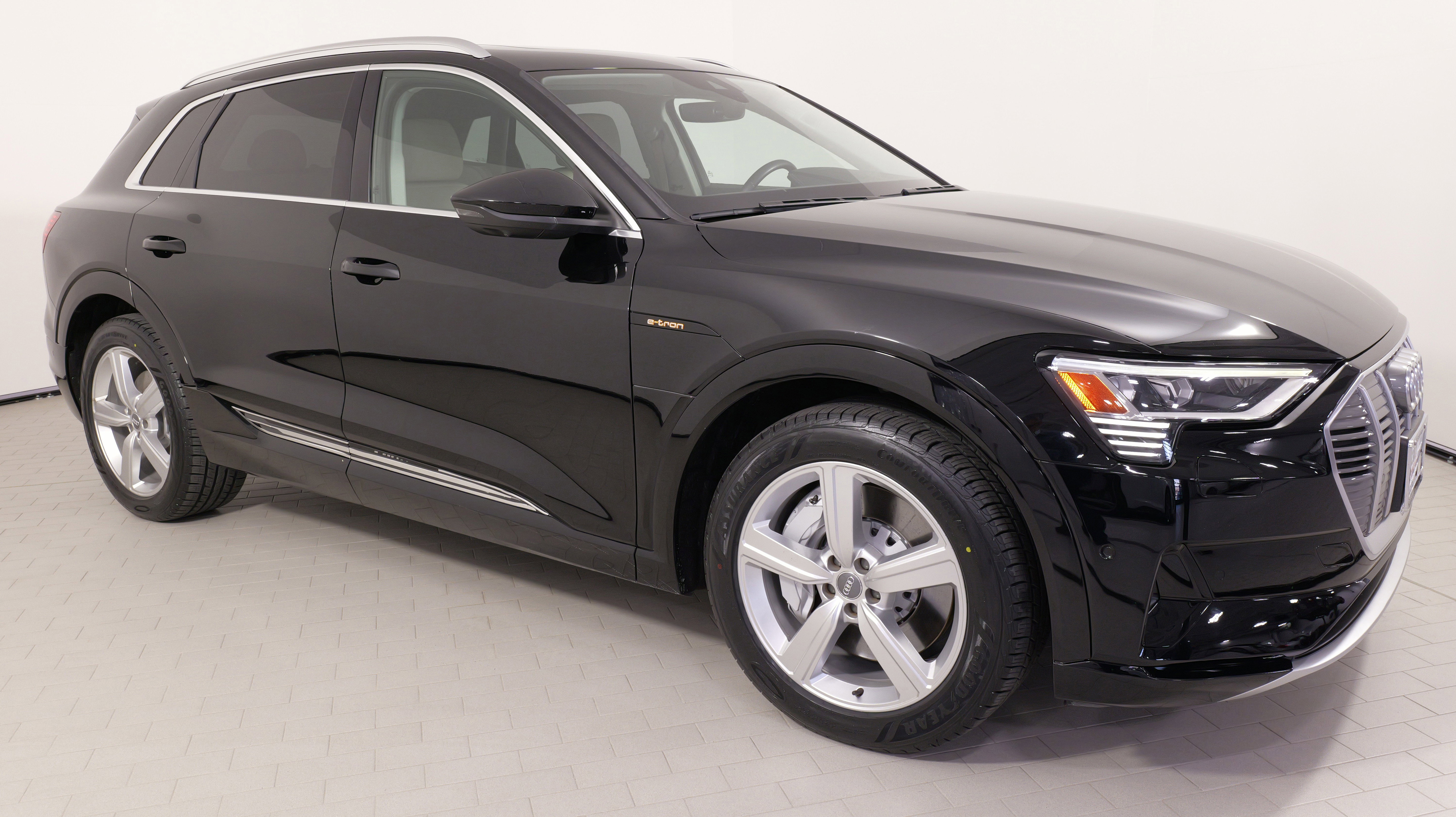 Used 2019 Audi e-tron Prestige w/ Prestige Package image 8