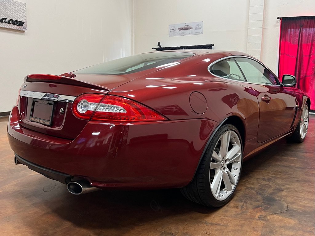 Used 2010 Jaguar XK Coupe RWD image 9