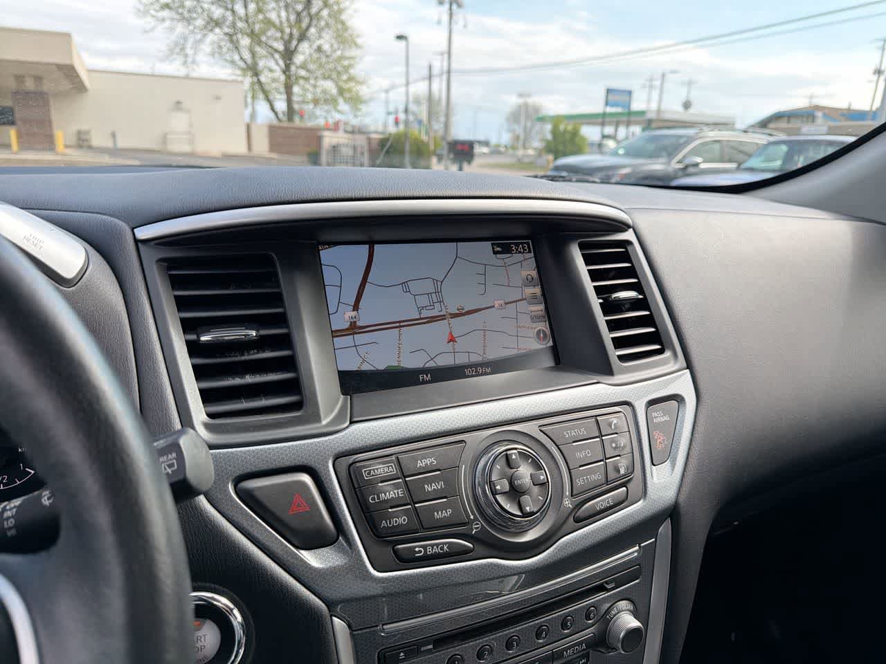Used 2019 Nissan Pathfinder SL AWD/4WD image 32
