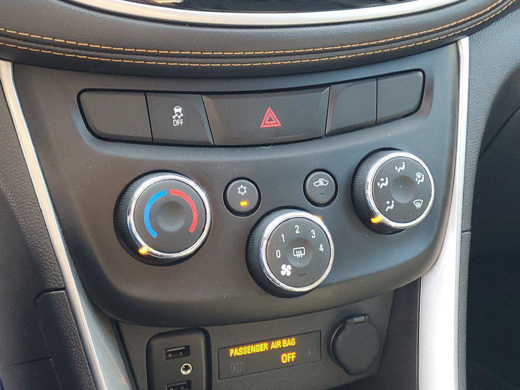 Used 2019 Chevrolet Trax LT w/ LT Convenience Package AWD/4WD image 16