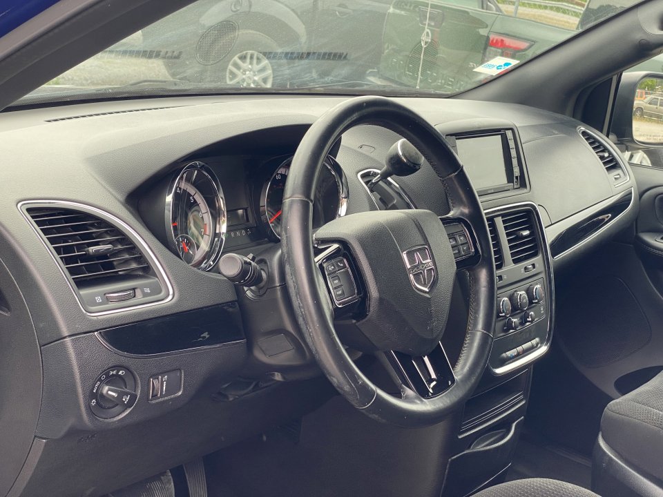 Used 2020 Dodge Grand Caravan SE FWD image 10