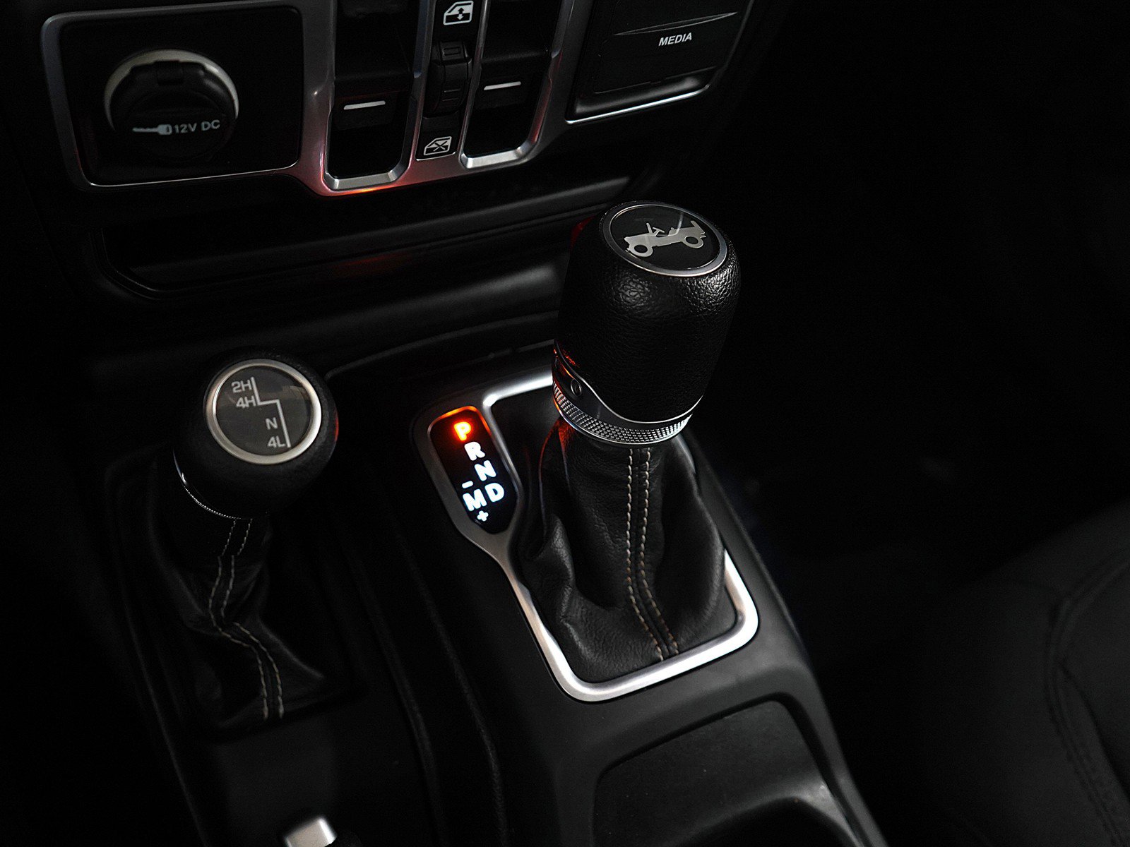 Used 2018 Jeep Wrangler Unlimited Sahara w/ Cold Weather Group image 23