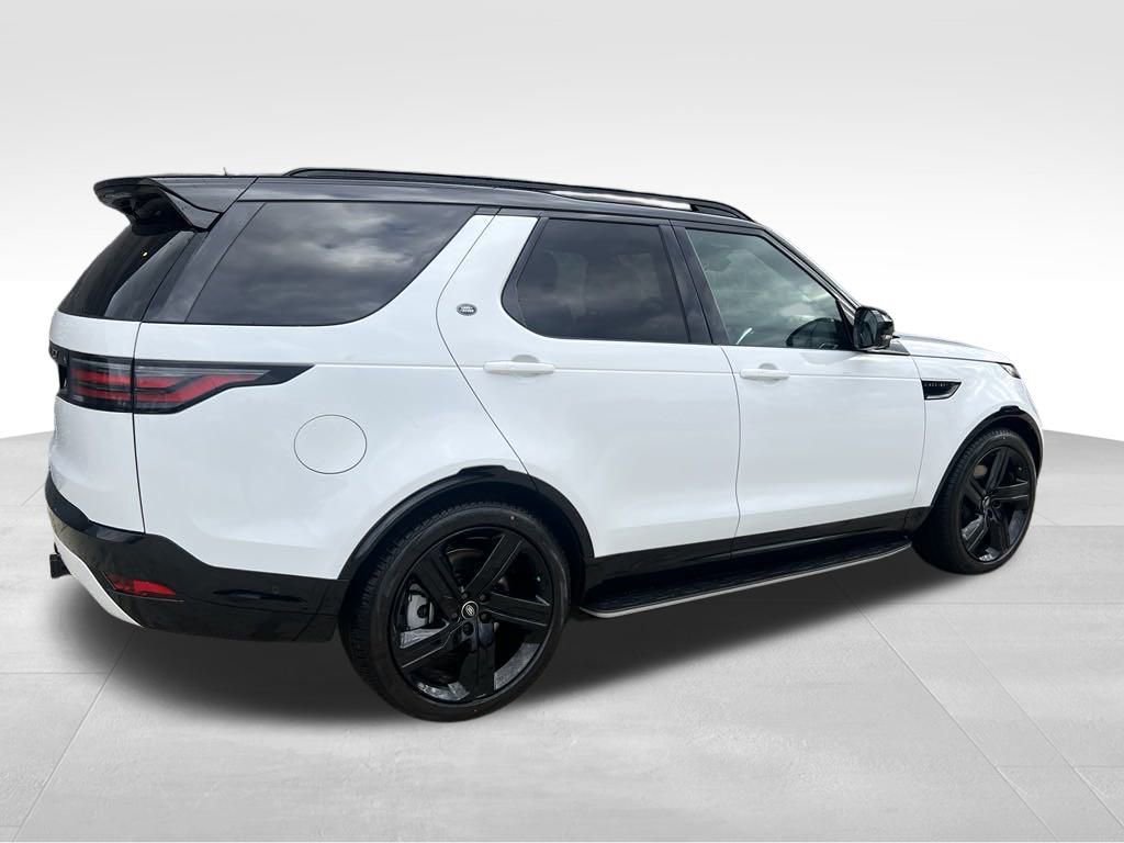 New 2025 Land Rover Discovery Dynamic SE image 7